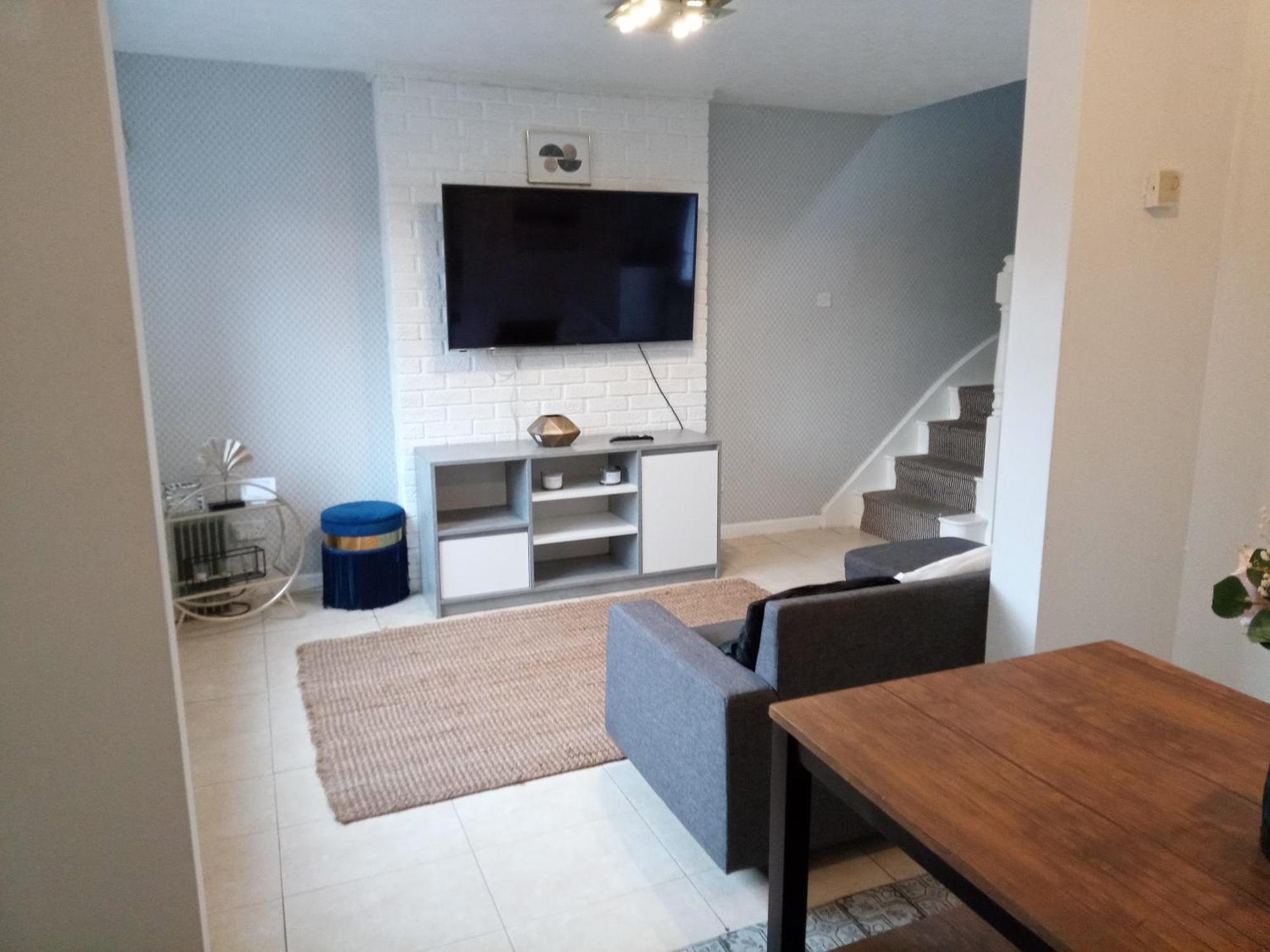 Villa Beautiful 2-Bed House In Bolton With Free Parking Exterior foto